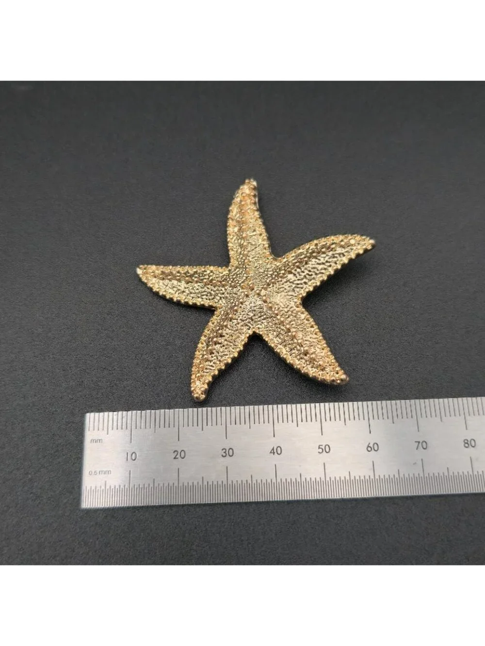 Gold Textured Starfish Brooch - Vintage Ocean Inspired Pin Brooch B1434
